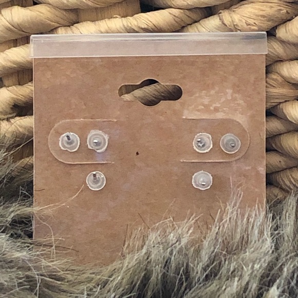 Vintage lot of three pairs stud post earrings - Picture 2 of 3